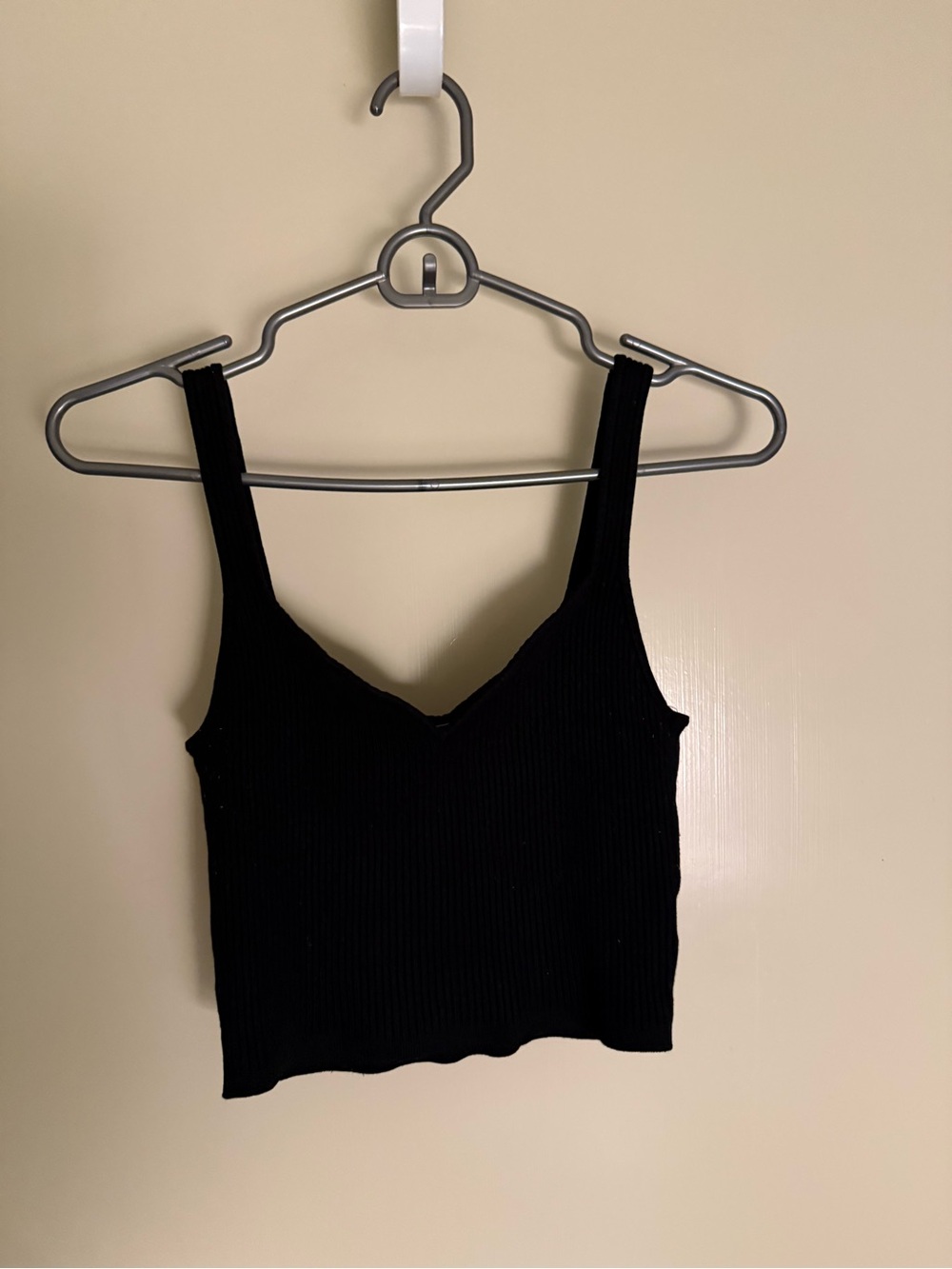 H&M Black Ribbed Cropped Tank - Picture 2 of 4